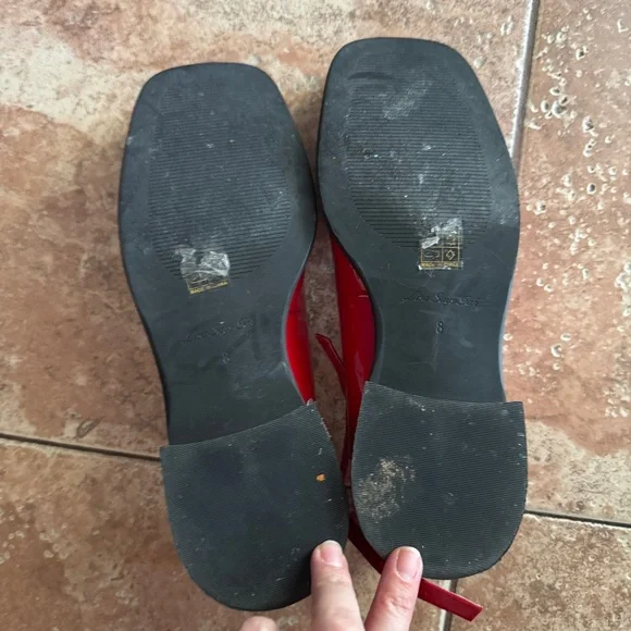 Lisa Says Gah Mia Mary Jane
$198 retail 
Color:
Red Patent - Picture 6 of 9